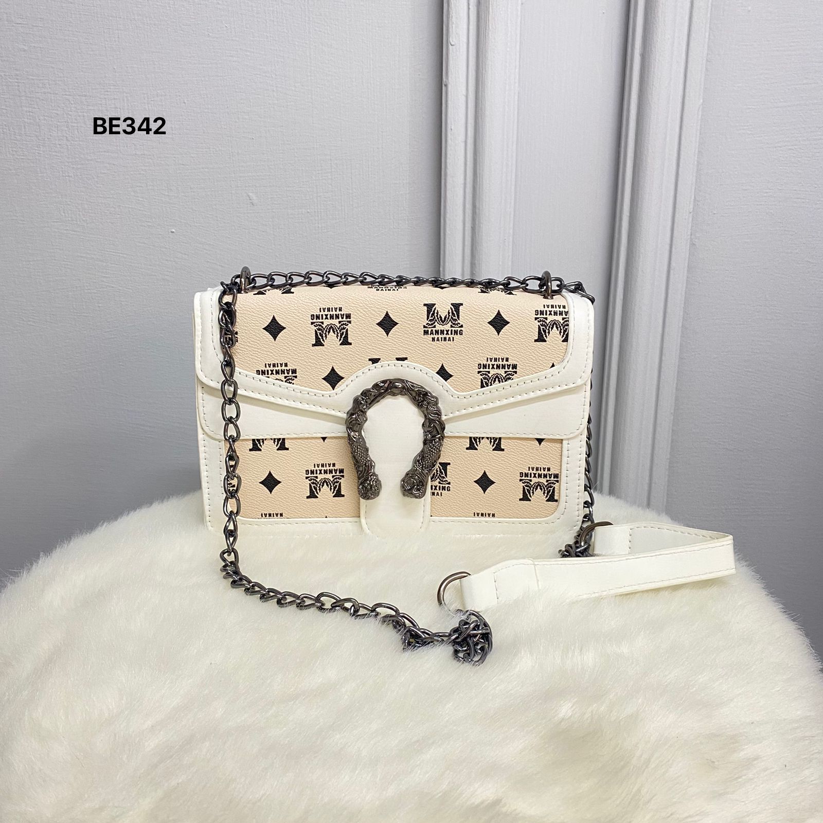 Bolso blanco detalles beige/negro 23cm* 15cm BL08# C-B